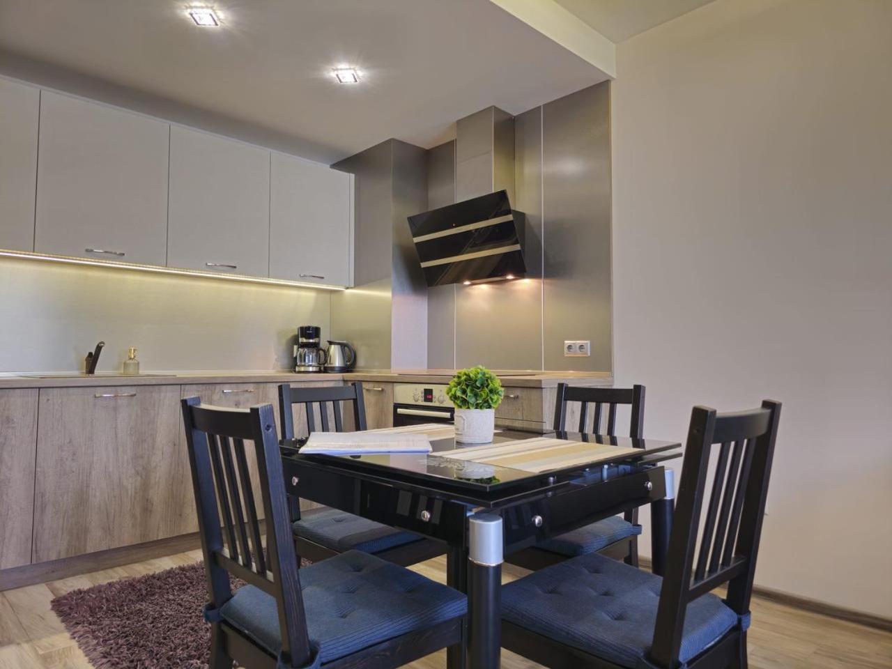 Apartments Cats Warna Exterior foto